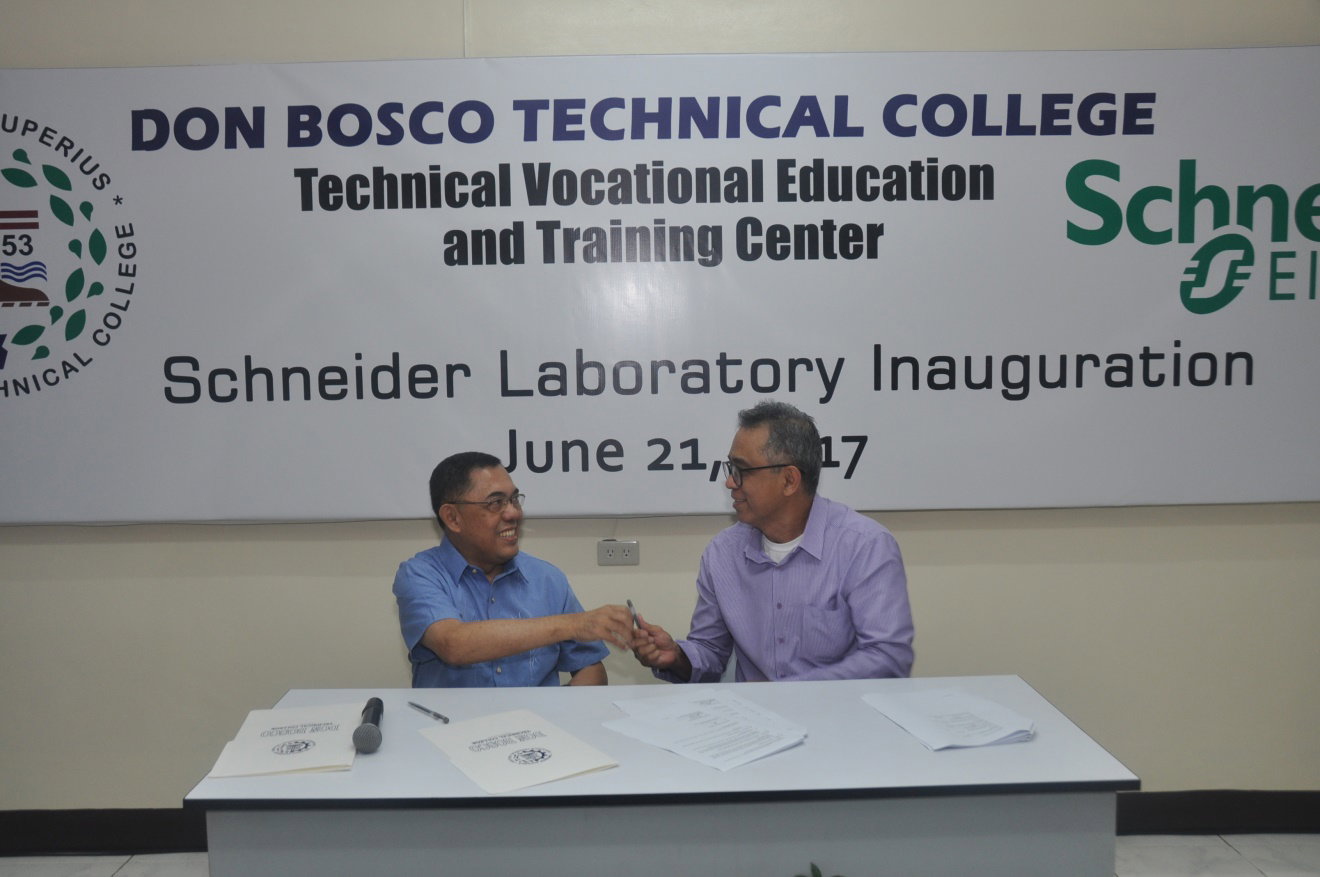 Schneider Green Electrician Laboratory 3