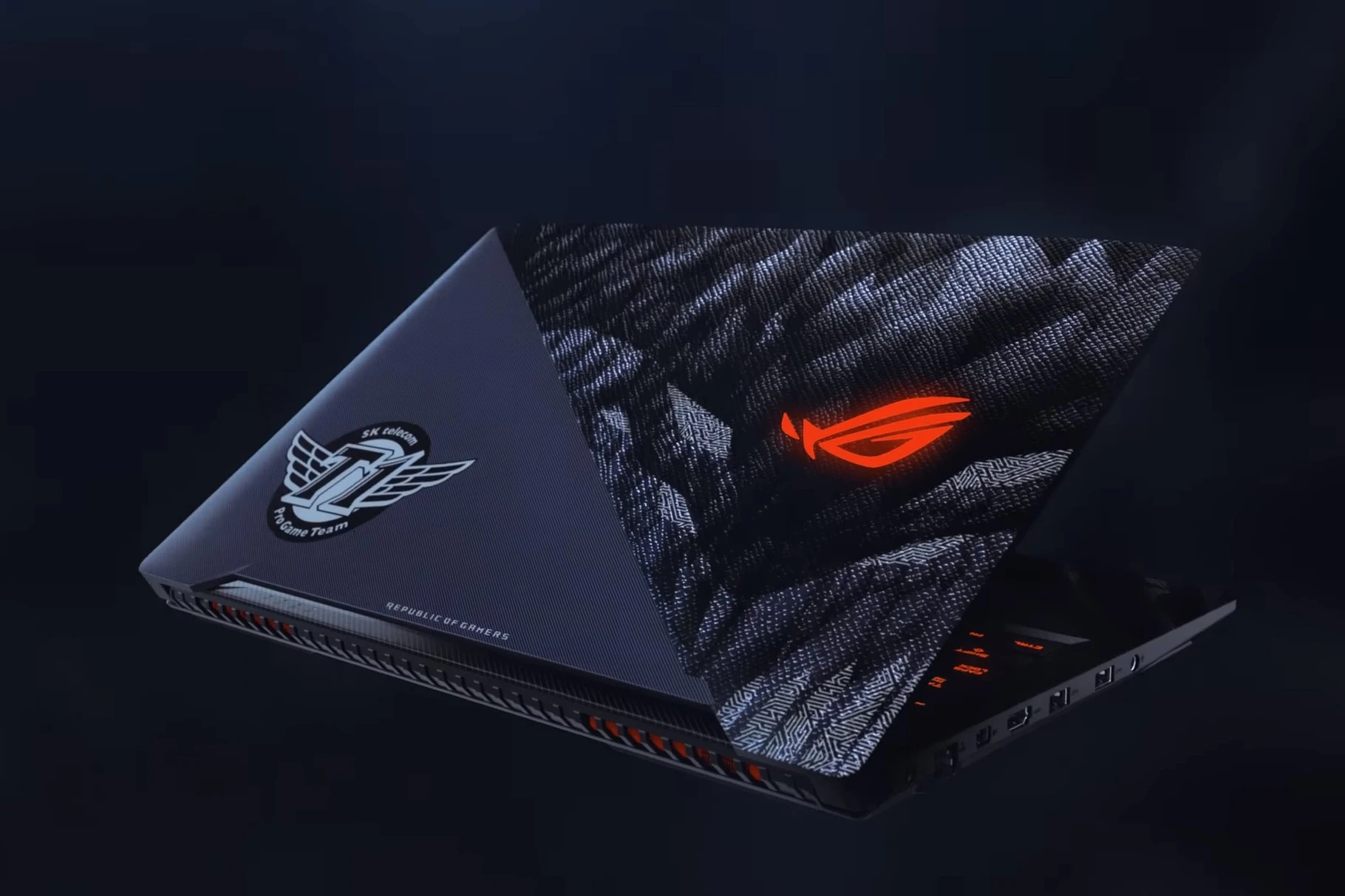 skt t1 laptop.0.png