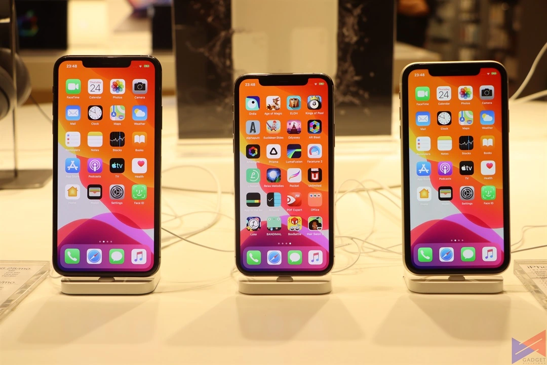 iPhone 11 Series front