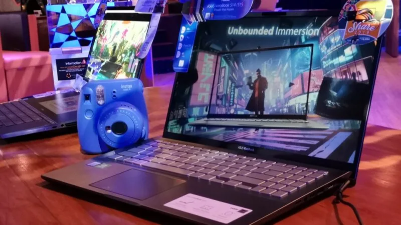 Share 2019 Laptop and Instax