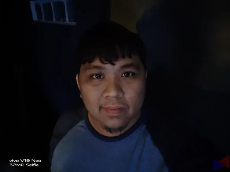 V19 Neo indoor selfie 2 night mode