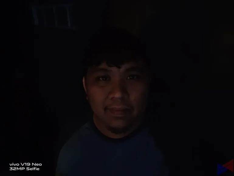 V19 Neo indoor selfie 2 normal