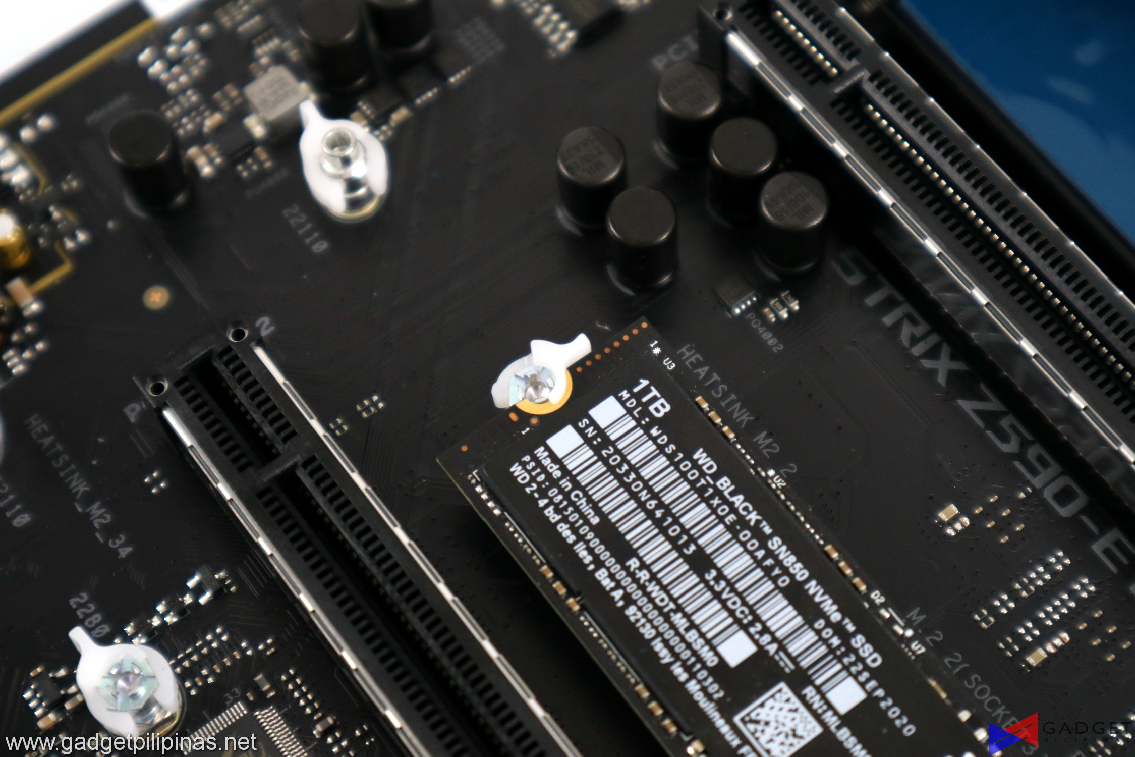 ASUS ROG Strix Z590 E Gaming Motherboard Review Q Latch