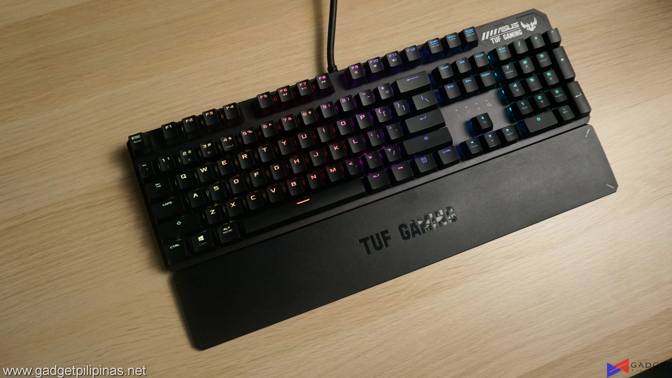 TUF ROG Christmas Gift Ideas for Gamers ASUS TUF K3 Gaming Keyboard 05