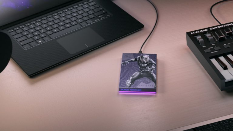 Seagate - Black Panther Special Edition Firecuda HDD - 2