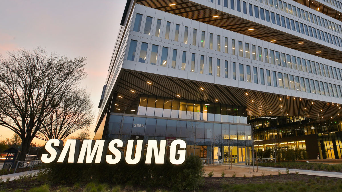 Samsung Former Executive charged with theft