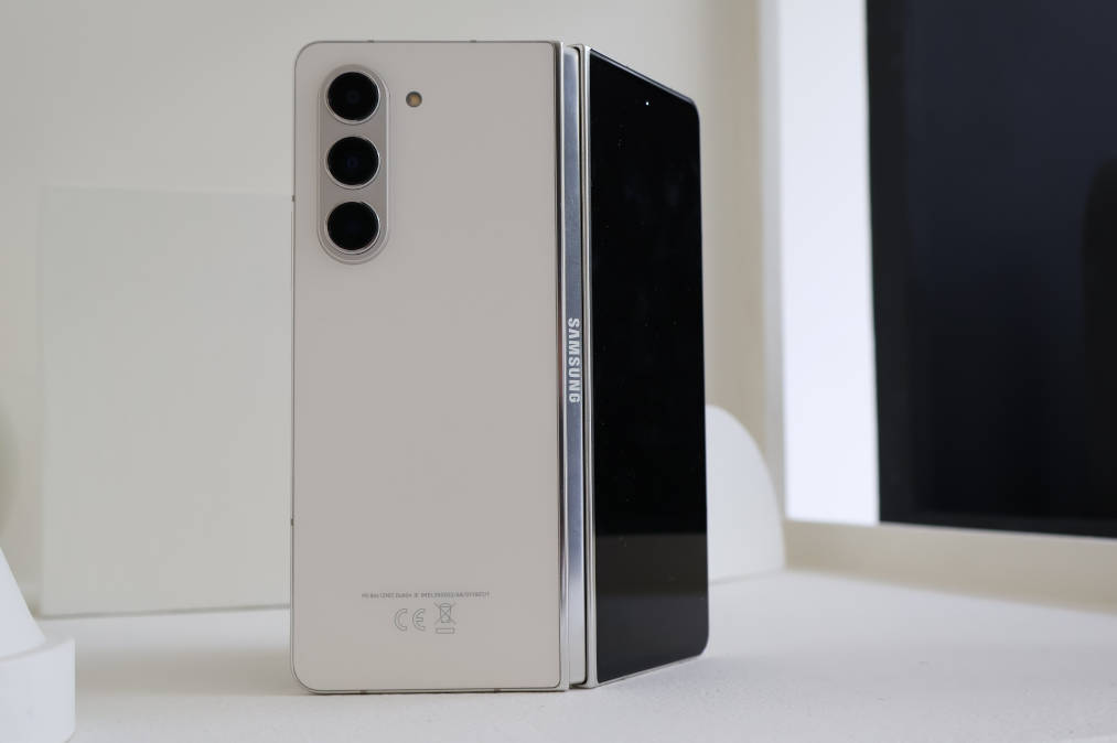 Galaxy Z Fold5 outer