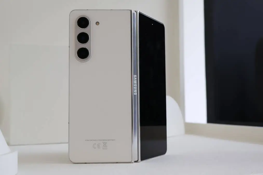Galaxy Z Fold5 outer