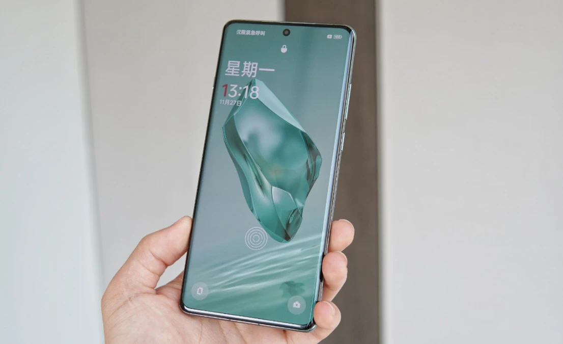 OnePlus 12 display leaks 1