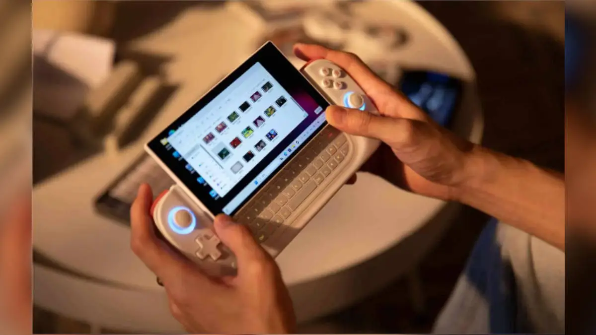 Slide QWERTY keyboard