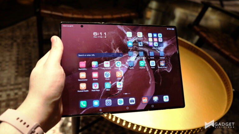 HUAWEI Mate XT hands on and first impressions display unfolded