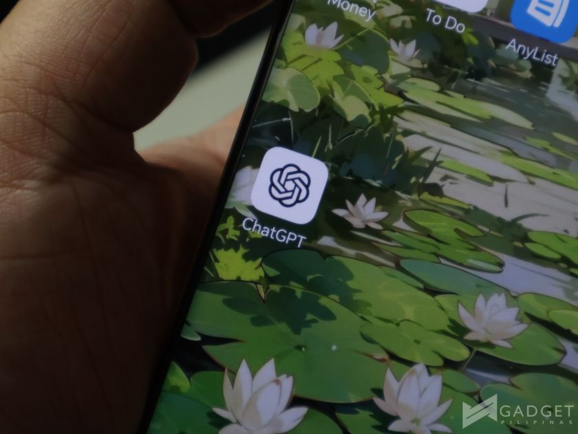 OpenAI Plans to Build a Device to Replace Smartphones