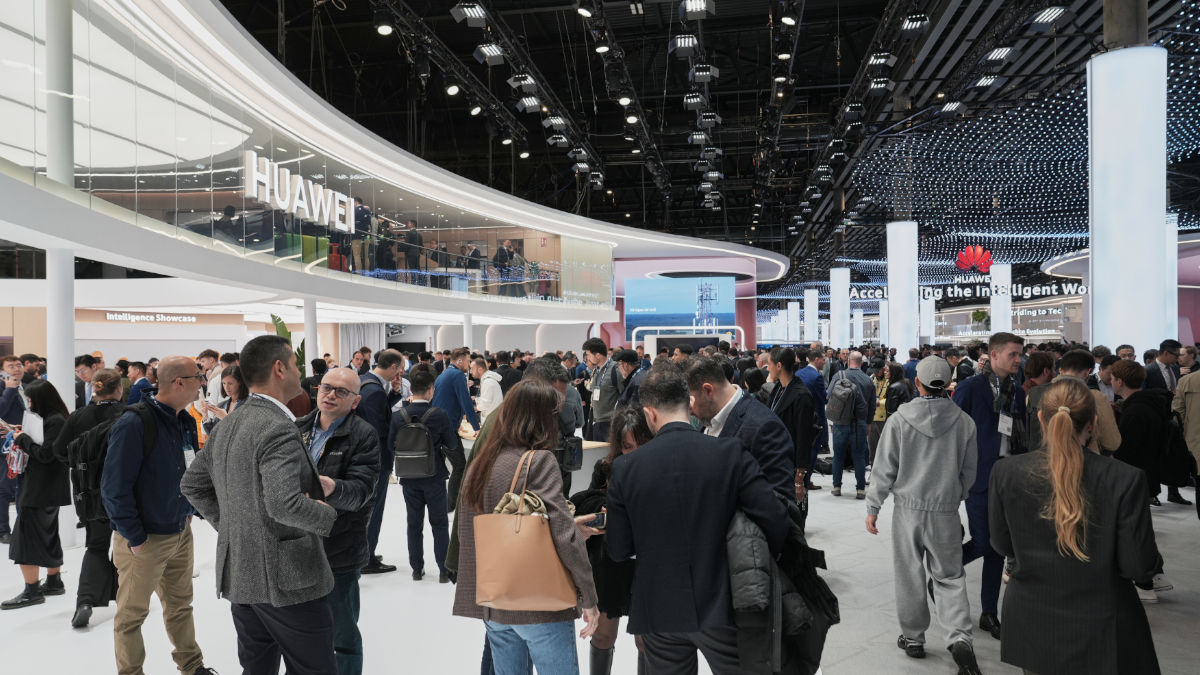 HUAWEI Mate XT MWC 2025 1