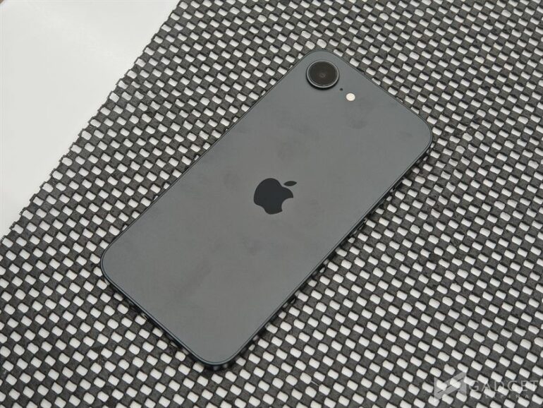 US exempts smartphone and computers from tariffs