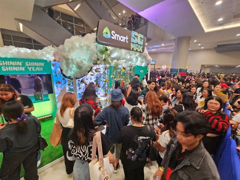 Smart Advanced 5G Technology at j hope concert (2)