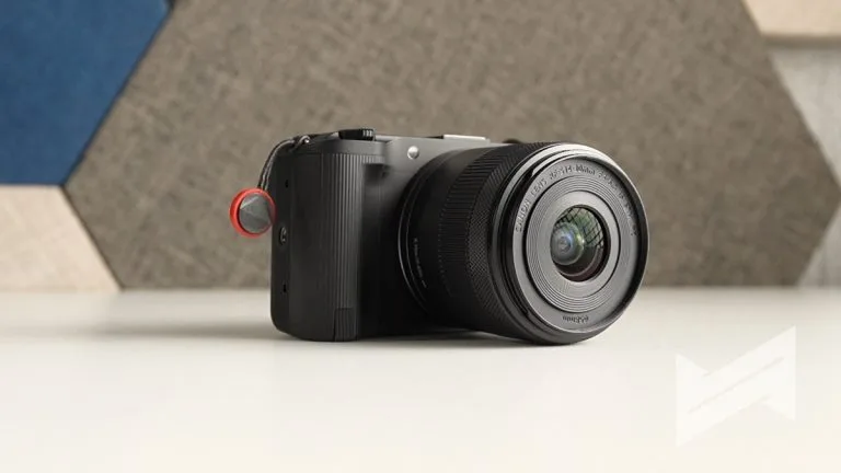 Canon EOS R50V 1
