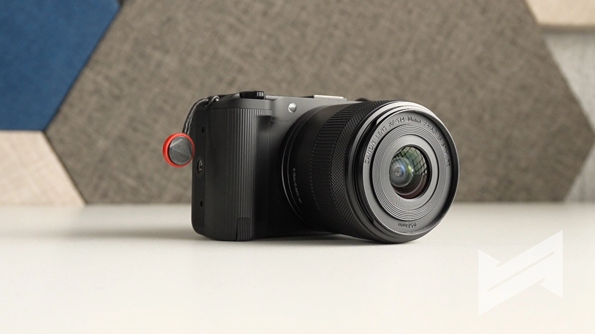 Canon EOS R50V 1