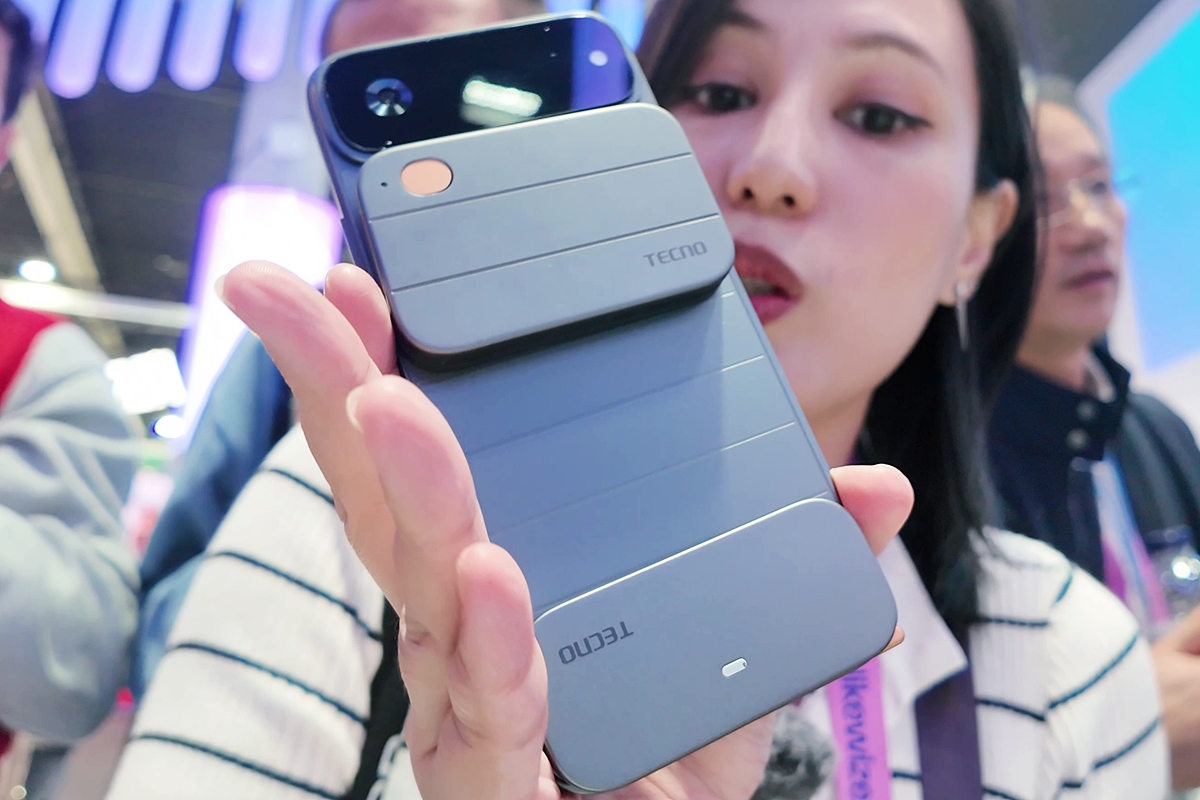 MWC 2026 TECNO Booth Modular Magnetic Interconnection Phone Gadget Pilipinas