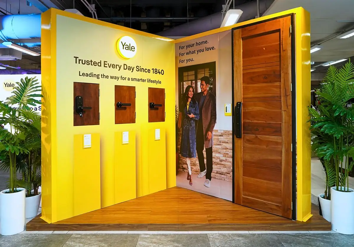 11 Smart Yale Booth (FRONT)