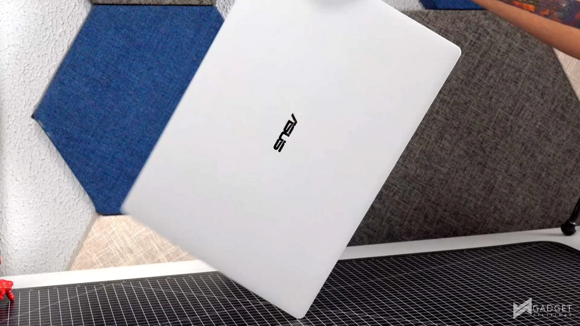 ASUS ExpertBook Ultra Philippines 001