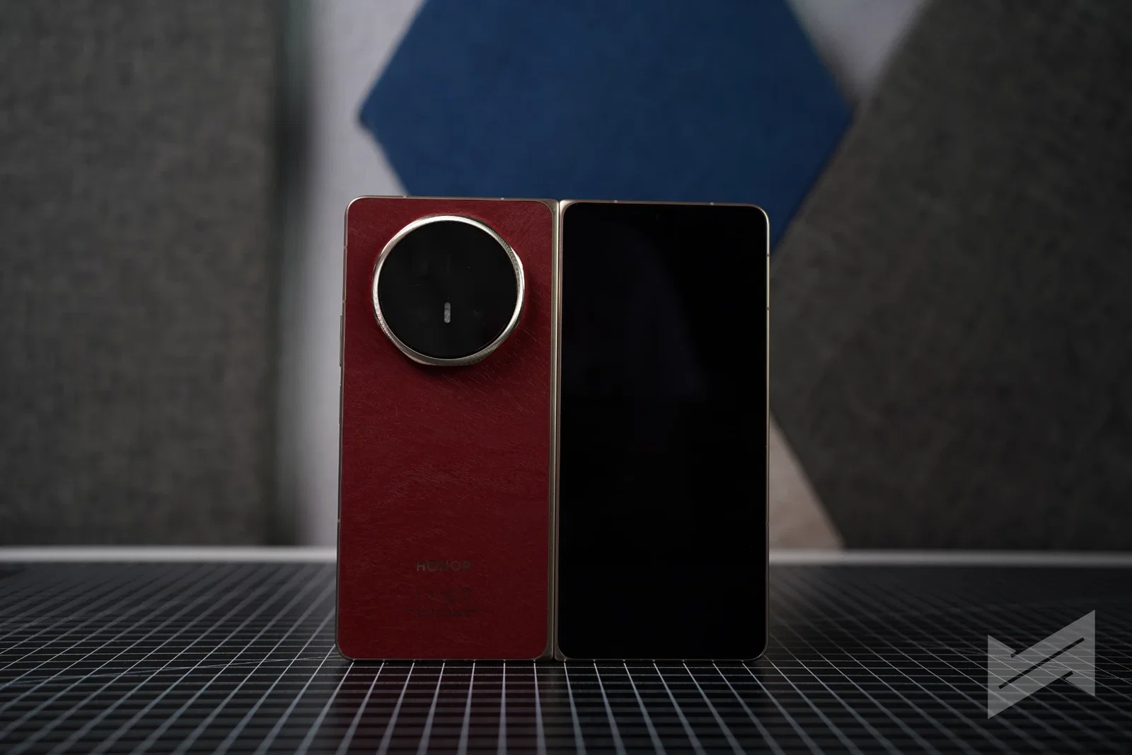 HONOR Magic V6