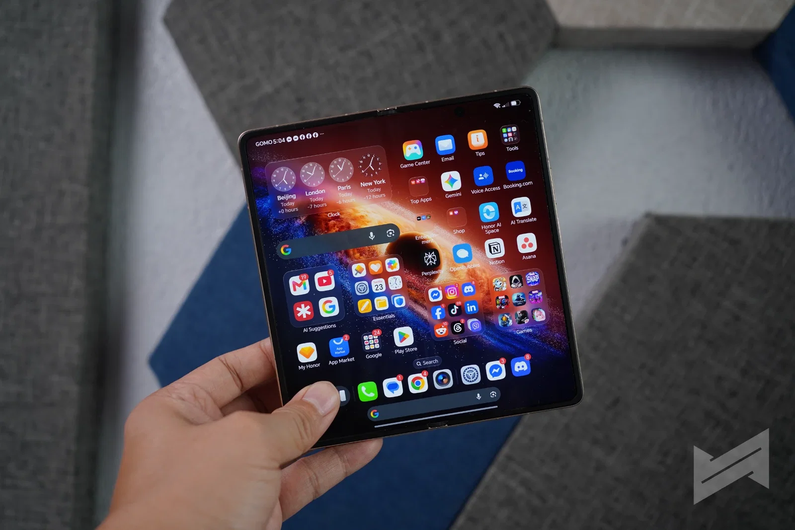 HONOR Magic V6