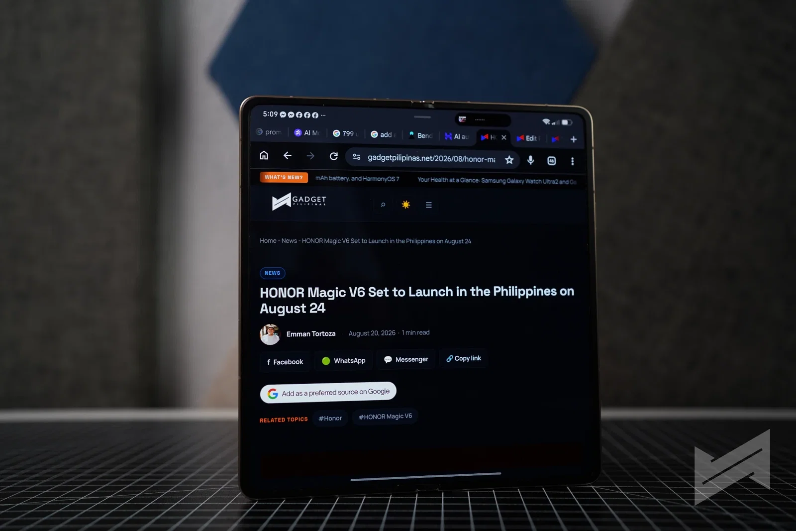 HONOR Magic V6