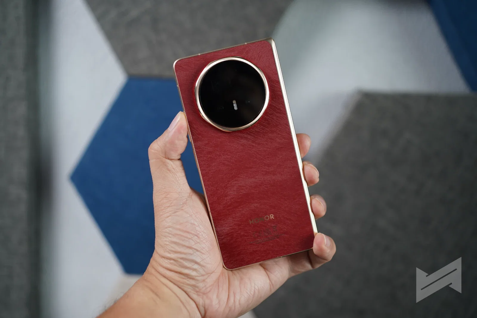 HONOR Magic V6