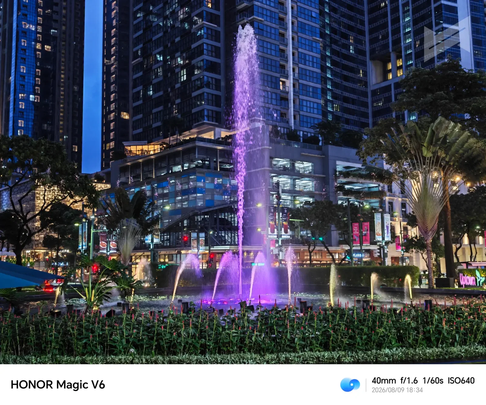 HONOR Magic V6 Sample Photo