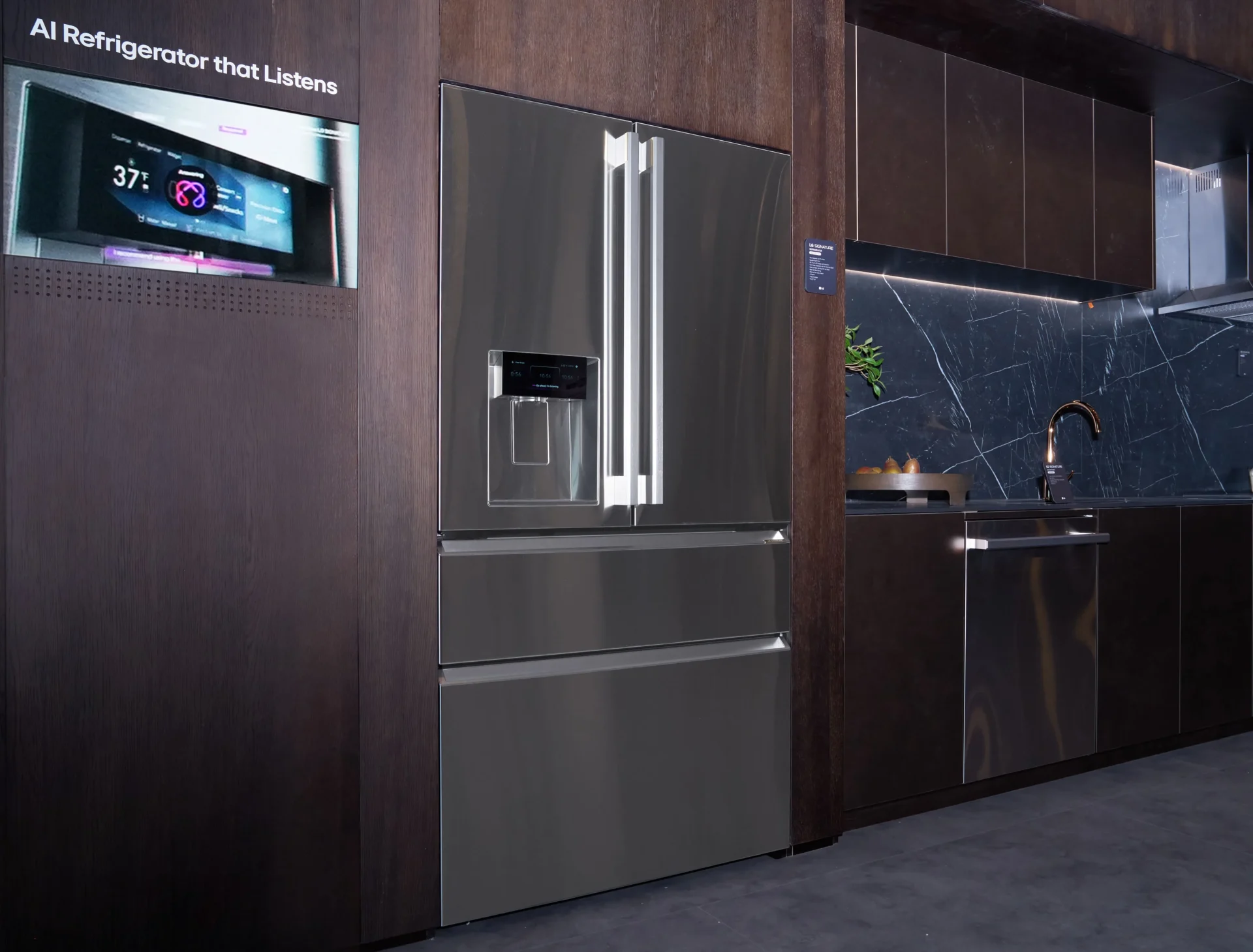 LG IFA 2026: the LG SIGNATURE refrigerator with conversational AI and a 6.8-inch LCD display
