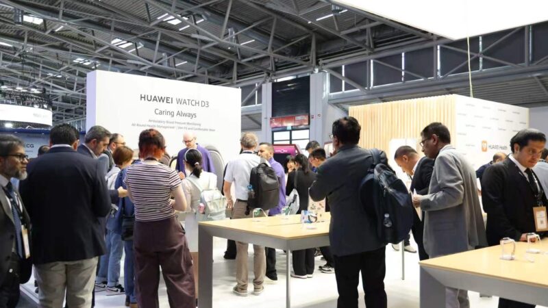 HUAWEI WATCH D3 at ESC Congress 2026 (3)