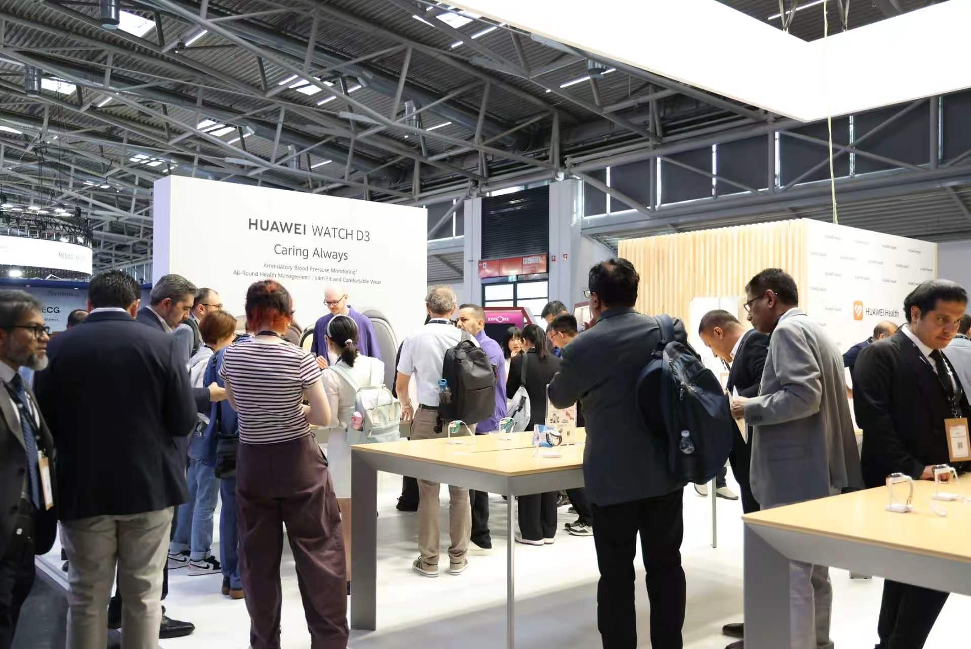 HUAWEI WATCH D3 at ESC Congress 2026 (3)