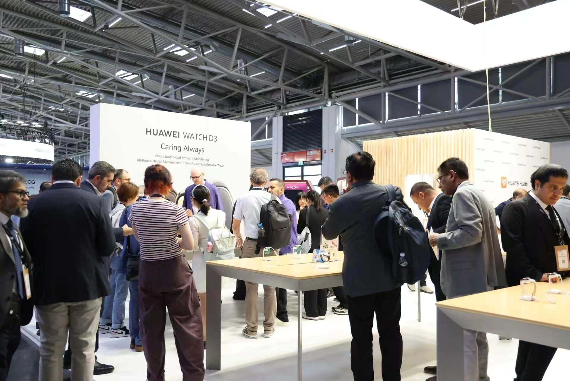 HUAWEI WATCH D3 at ESC Congress 2026 (3)