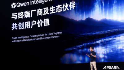 Steven Hoi of Alibaba Token Hub launching Qwen Intelligence on stage at the Apsara Conference in Hangzhou
