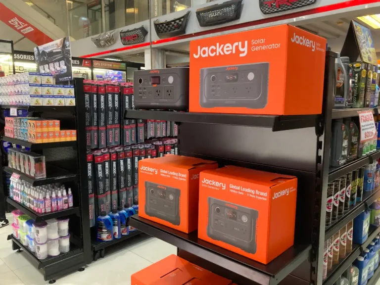 Jackery x BLADE Auto Center 2