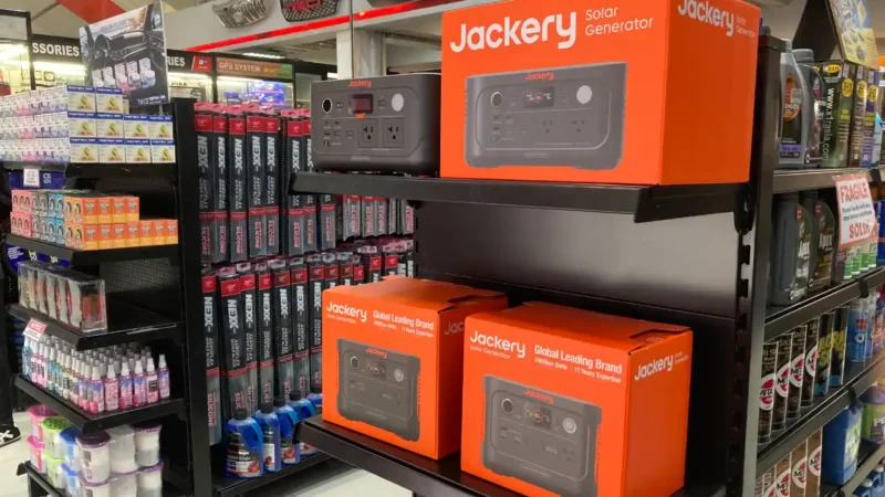 Jackery x BLADE Auto Center 2