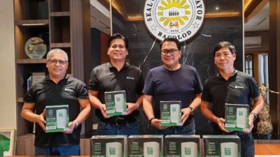 Smart 5G Bacolod turnover of Smart Home WiFi 5G Max devices to Bacolod City Mayor Greg Gasataya