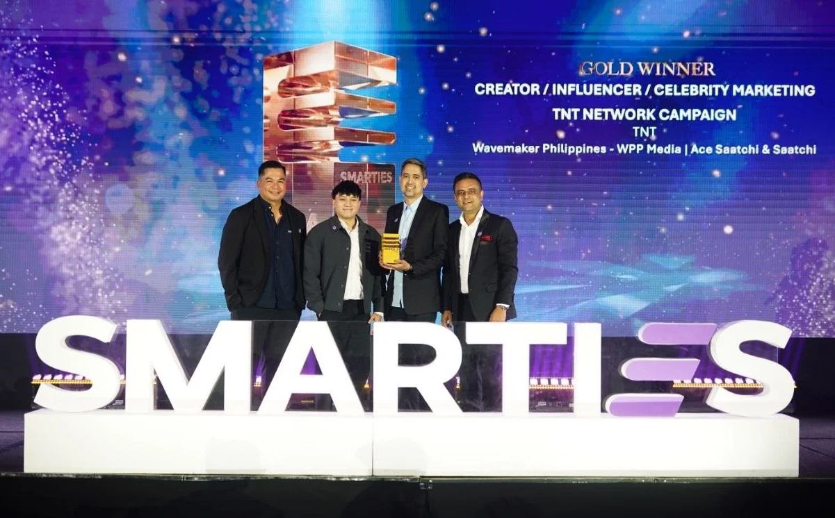 TNT SMARTIES Gold award certificate with campaign team