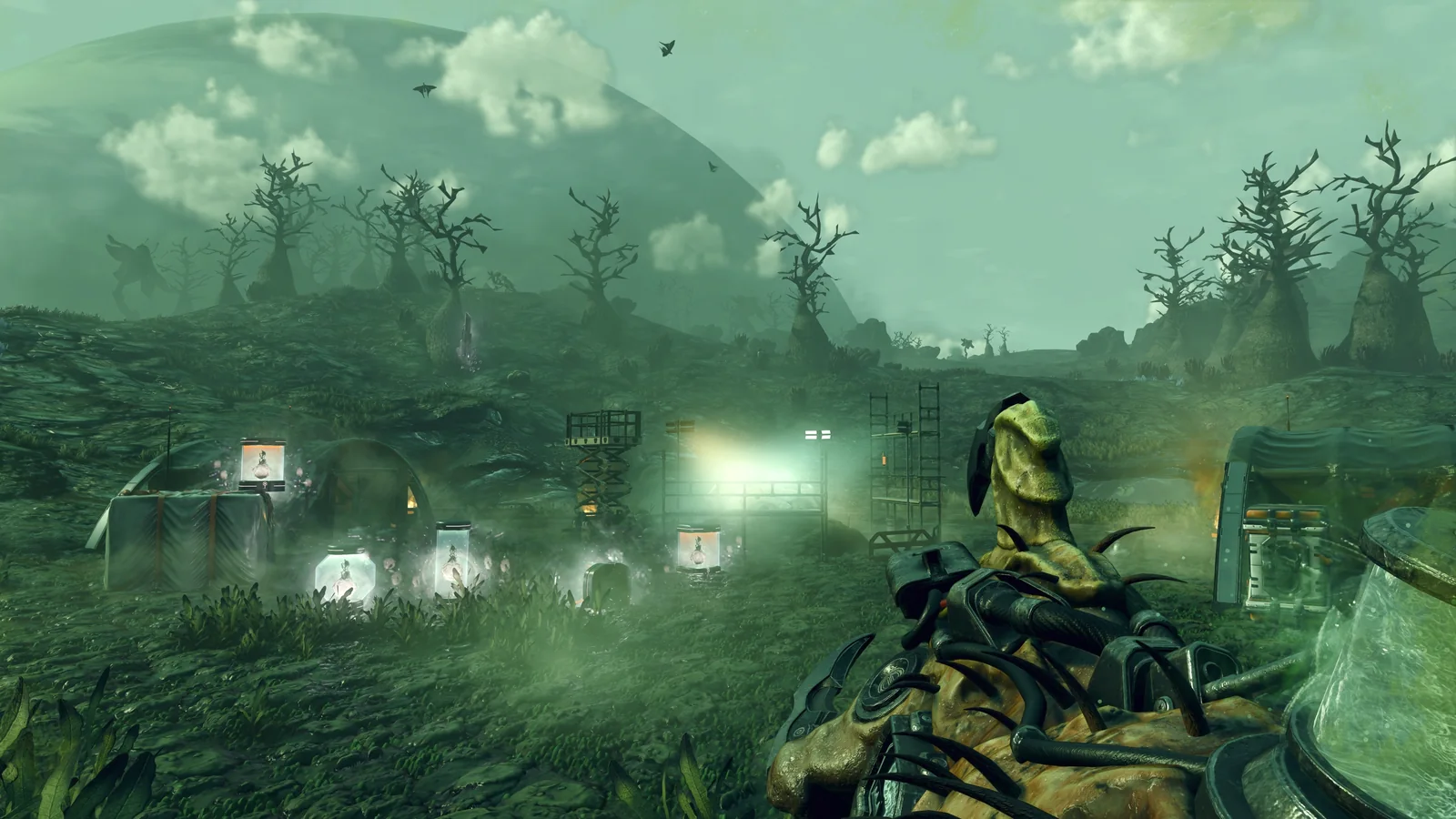 The larva cannon multi-tool from the No Man's Sky Forsaken update, held on an alien planet