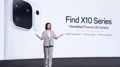 Ling Liu on stage presenting the OPPO Find X10 Series at the global launch in Mallorca