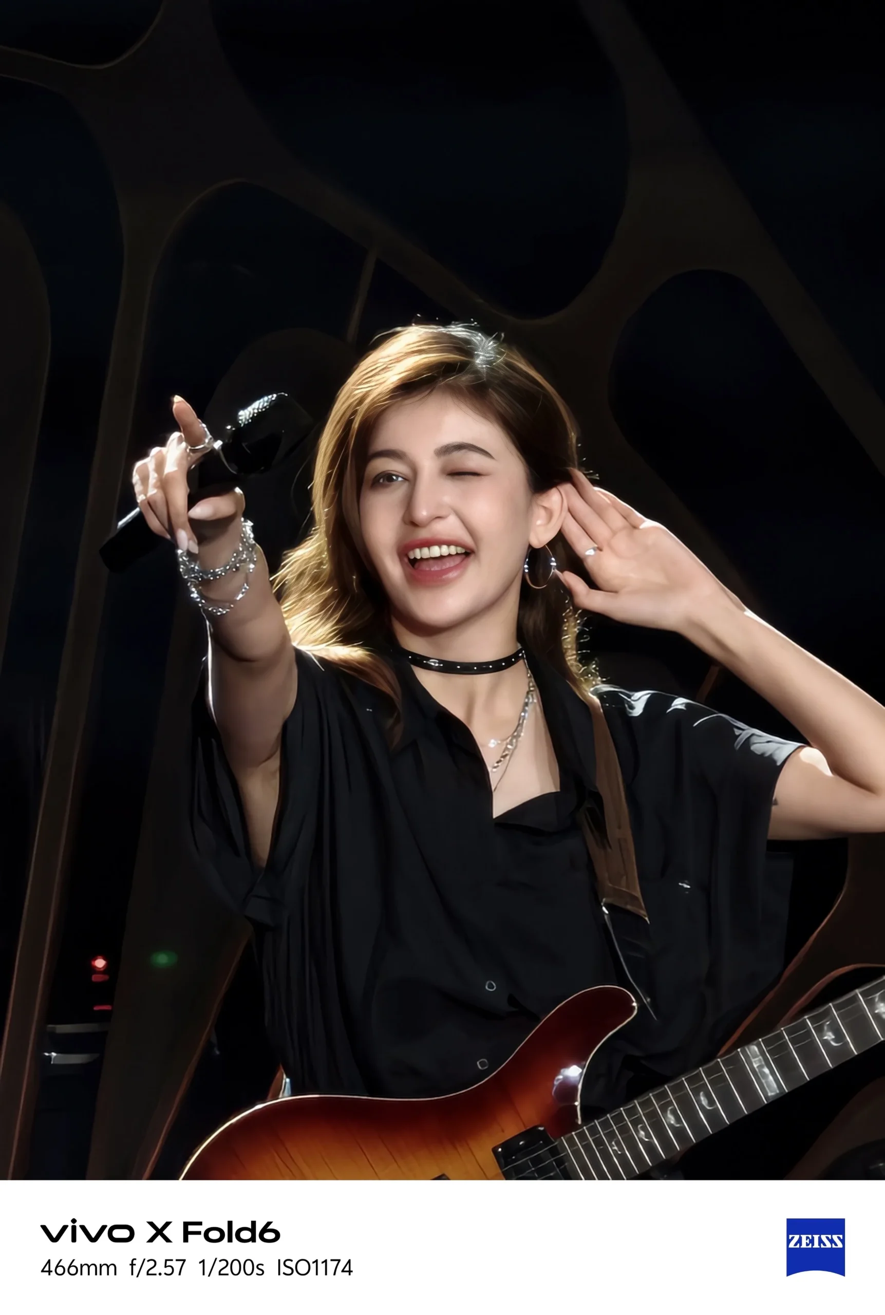 Telephoto stage portrait captured at up to 100x ZEISS HyperZoom on the vivo X Fold6