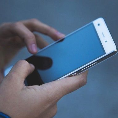 Lawmakers Propose Limits on E-Wallet Access to Gambling Apps